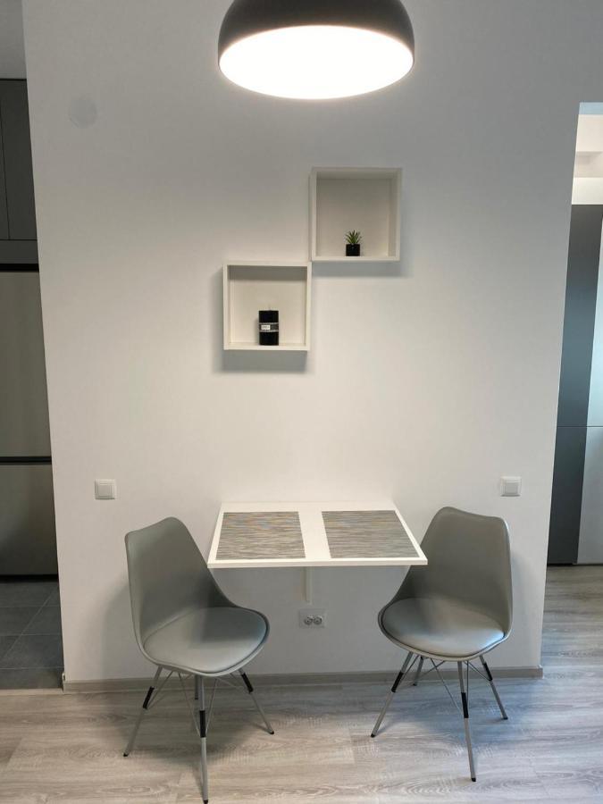The Chic Minimalist - Apartment Iasi Exterior foto
